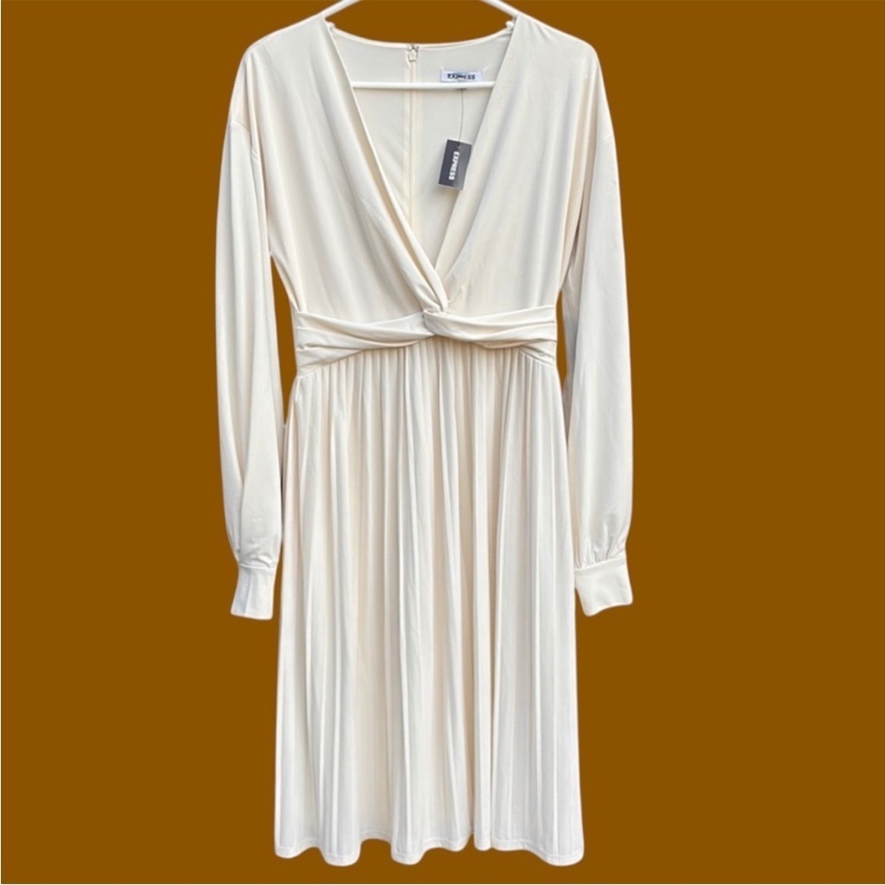 NWT Express Pleated Skirt V-Neck Twist
Bodice Dress Ivory Size Small